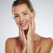 L’azione degli ultrasuoni microfocalizzati e la visualizzazione ecografica ultrasuoni microfocalizzati per stimolazione collagene