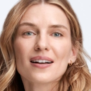 Sguardo fresco e luminoso con il lifting non chirurgico Sguardo fresco e luminoso con il lifting non chirurgico