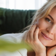 Pelle del viso cadente a 40 anni il lifting non invasivo viso Pelle del viso cadente a 40 anni: scopri il lifting non invasivo viso